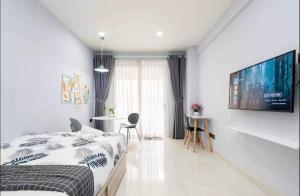 Functional Studio-Saigon Royal-Hanas Apart