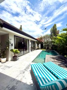 Tropical Pool Vasana Villa, Modern Villa in Umalas - Enclosed Living & Office