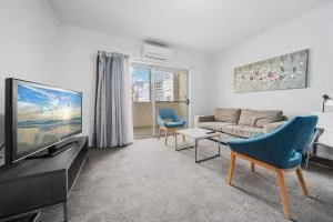 Lakeside 1-Bed Unit Conveniently by Shops - Kambah