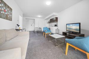 Lakeside 1-Bed Unit Conveniently by Shops