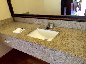 King Room - Non-Smoking room in Motel 6-Townsend GA