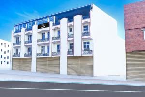 Super Collection O Hathroi Market Near Dhuleshwar Garden formerly Hotel Rishi