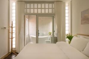 Phung Hung House Hanoi Trainstreet