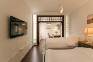 Phung Hung House Hanoi Trainstreet