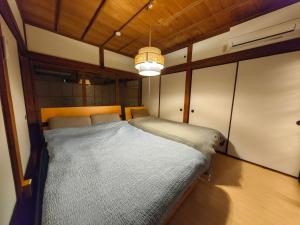 아츠기 1棟貸切で家族仲間と焚火バーベキューを楽しめる古民家NanasawaBasshouse 3성급 숙소 스위트룸