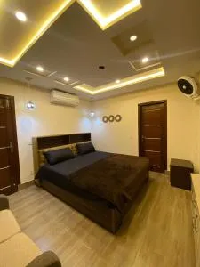 Luxury 1BHK Appartment Near Eiffel - Rāmkot