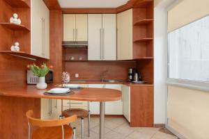 Jasny i Delikatny Apartament Sun Seasons 24 w Kołobrzegu by Noclegi Renters