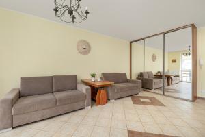 Jasny i Delikatny Apartament Sun Seasons 24 w Kołobrzegu by Noclegi Renters