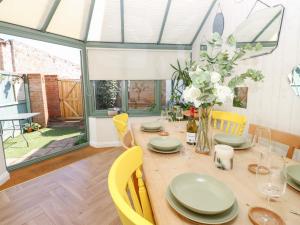3 West Quay Mews