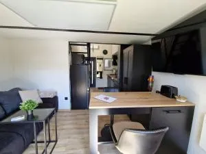 Tinyhouse am See Dillich - Klimaanlage - Eigener eingezäunter Garten - Ruhige Lage - 施瓦姆施塔特