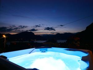 Garden Jacuzzi Lake View