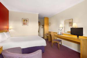 Double Room room in Days Inn Hamilton
