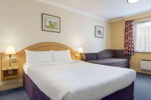 Double Room with Sofa Bed room in Days Inn Watford Gap