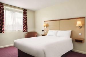 Double Room - Disability Access room in Days Inn Cannock - Norton Canes