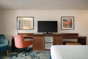 King Study Room - Non-Smoking room in Hampton Inn & Suites San Marcos