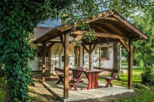 Szalmaszál Vendégház - 3hvězdičkové hotely ve městě Sarvaš