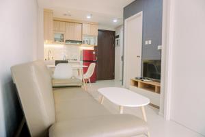 Comfort 1BR with Working Room at Daan Mogot City Apartment By Travelio