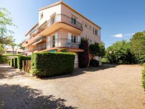 Appartement à Saint-Aygulf, à 50 m de la plage, avec parking privé