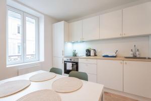 Very nice apartment for 4 people, free parking at Macon Park