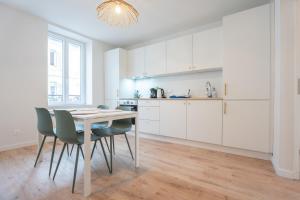 Very nice apartment for 4 people, free parking at Macon Park