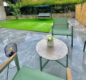 LĀr - the Hidden Gem - Anatolí