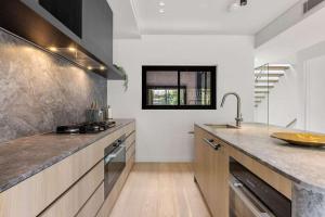 Beautiful Holiday Home w Private Terrace