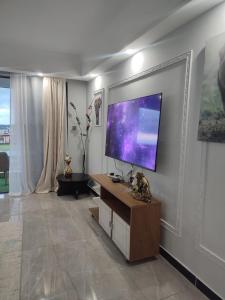 Unique 2BR with skyview top roof pool GYM