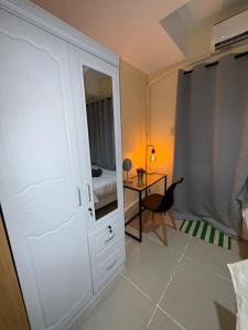 Spacious pool view at Mall of Asia 100mb Netflix