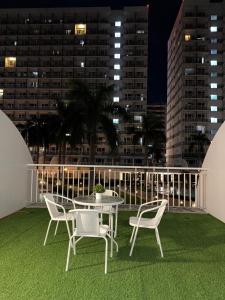 Spacious pool view at Mall of Asia 100mb Netflix