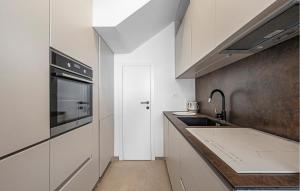 Stunning Apartment In Brodarica 