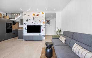 Beautiful Apartment In Brodarica 