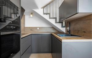 Beautiful Apartment In Brodarica 