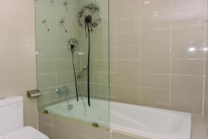 Great Deal 2BR Apartment Springhill Terrace Residence By Travelio