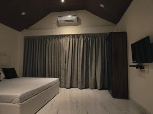 Vikas Boat Club and Restaurant