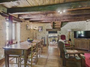 Maisons de vacances Maison de campagne pour 6 avec piscine et jardin : photos des chambres