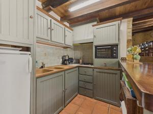 Maisons de vacances Maison de campagne pour 6 avec piscine et jardin : photos des chambres