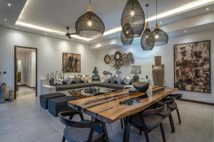 Villa Marlon - Sleek & Sophisticated 3 BR Villa in Seminyak