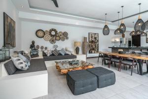 Villa Marlon - Sleek & Sophisticated 3 BR Villa in Seminyak