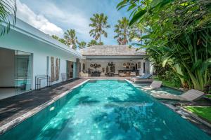 Villa Marlon - Sleek & Sophisticated 3 BR Villa in Seminyak
