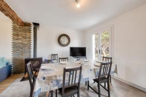 Maisons de vacances Maison pour 6 avec terrasse et jardin : photos des chambres