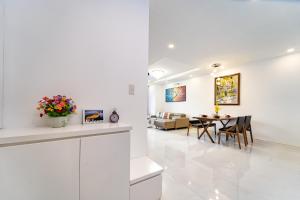 2br-Vibrant Home-Sunrise North-D7-Hanas Apart