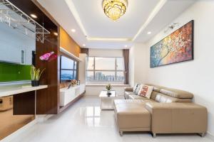 2br-Vibrant Home-Sunrise North-D7-Hanas Apart