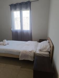 Kamenos Pyrgos Apartments 1