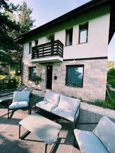Alpine View Villa - Razlog