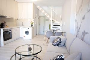 Astra Viollonette- cozy with sea view and shared pool near the beach -BY APOKORONAS VILLAS