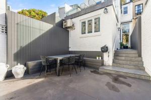 Heritage Townhouse with Private Parking