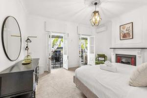 Heritage Townhouse with Private Parking