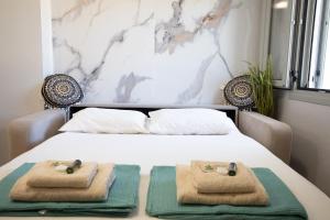 Astra Viollonette- cozy with sea view and shared pool near the beach -BY APOKORONAS VILLAS