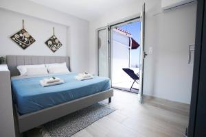 Astra Viollonette- cozy with sea view and shared pool near the beach -BY APOKORONAS VILLAS