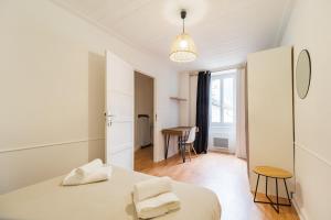 Appartements Logement de charme au centre de Guingamp pour 8 : photos des chambres